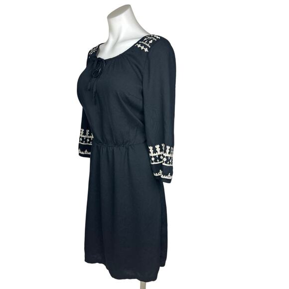 Old Navy Black White Embroidered 3/4 Sleeve Keyhole Neck Blouson Mini Dress Sz M - Picture 2 of 4